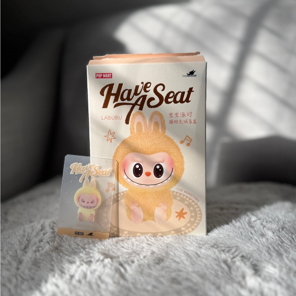 Have a Seat Labubu - Sisi